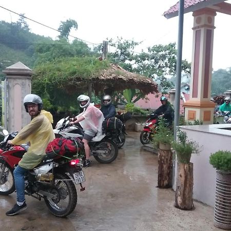 Thac Ba Family Homestay Ho To Exterior photo