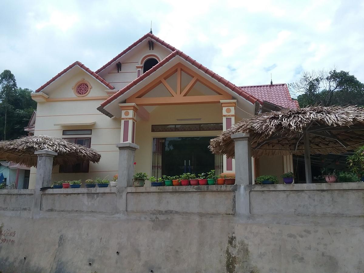 Thac Ba Family Homestay Ho To Exterior photo