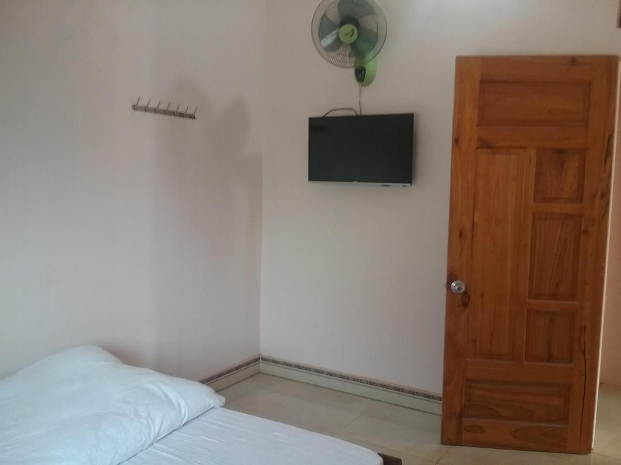 Thac Ba Family Homestay Ho To Exterior photo